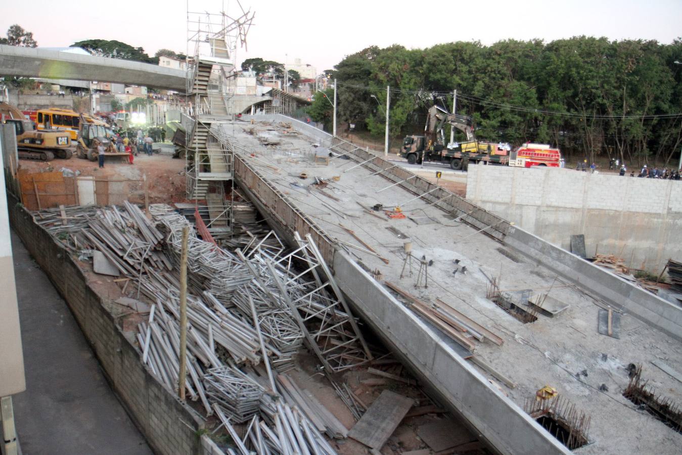 Derrumbe de un viaducto en Belo Horizonte