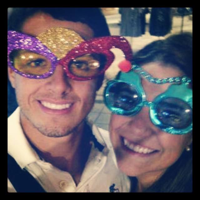 Javier Hernández y su pareja, Leticia Sahagún.