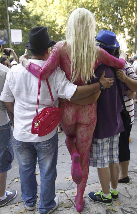 Miles de personas participan en el Desfile del Orgullo Gay.