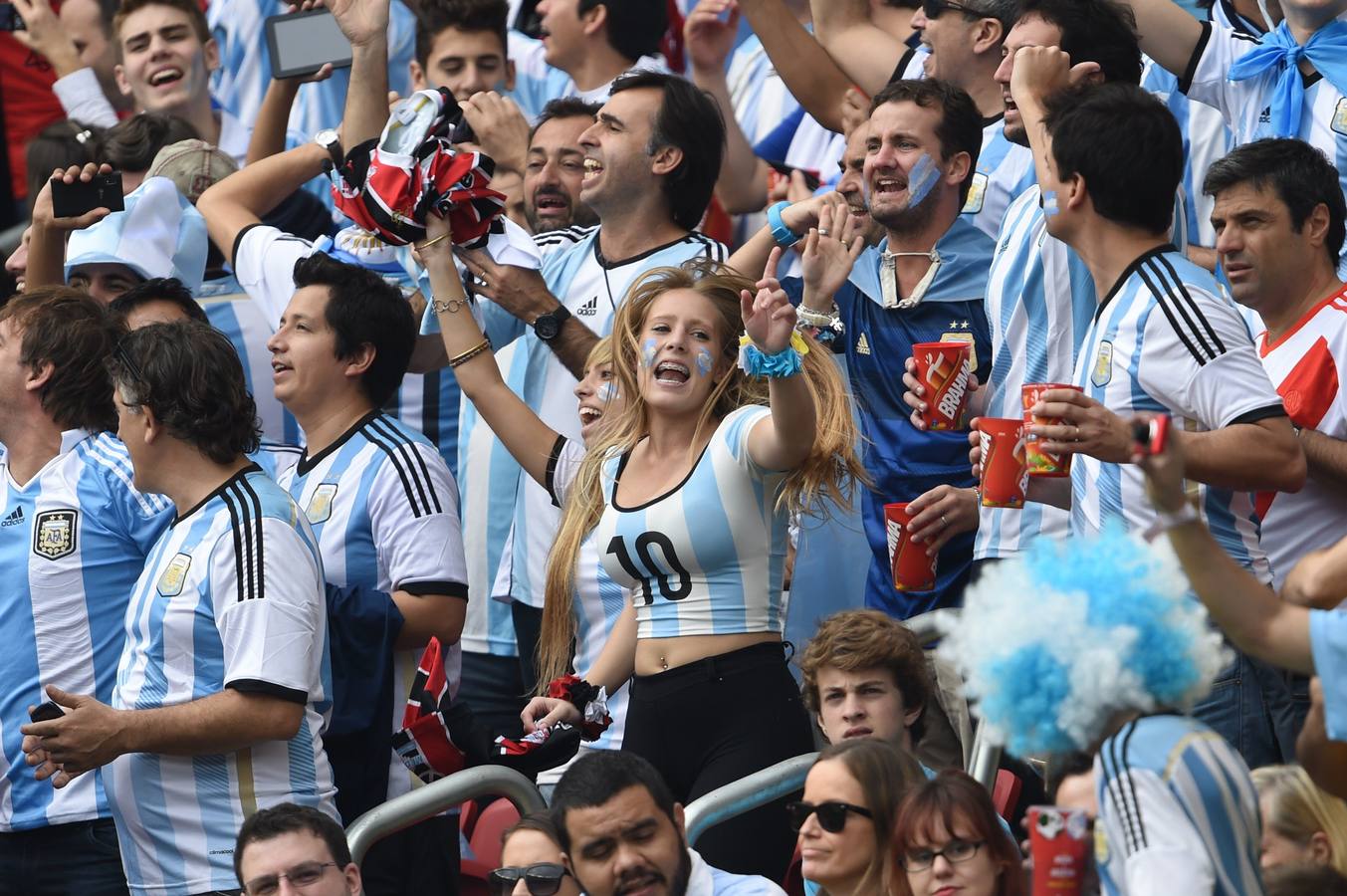 La afición argentina supera a las brasileras en la Copa del Mundo 2014