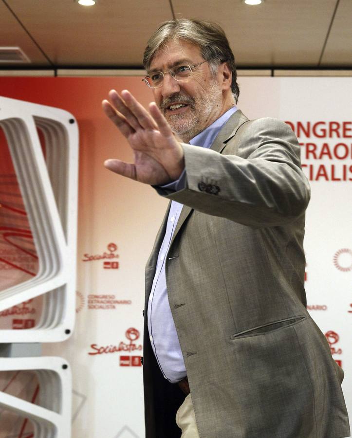 Pérez Tapias, sonriente. El candidato a secretario general del PSOE José Antonio Pérez Tapias