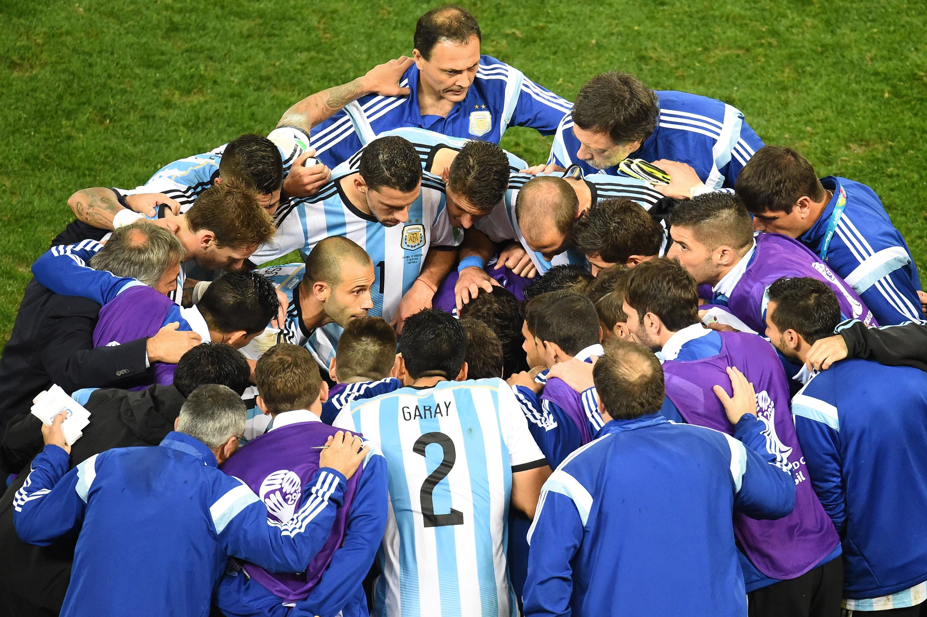 Los argentinos preparan los penaltis.