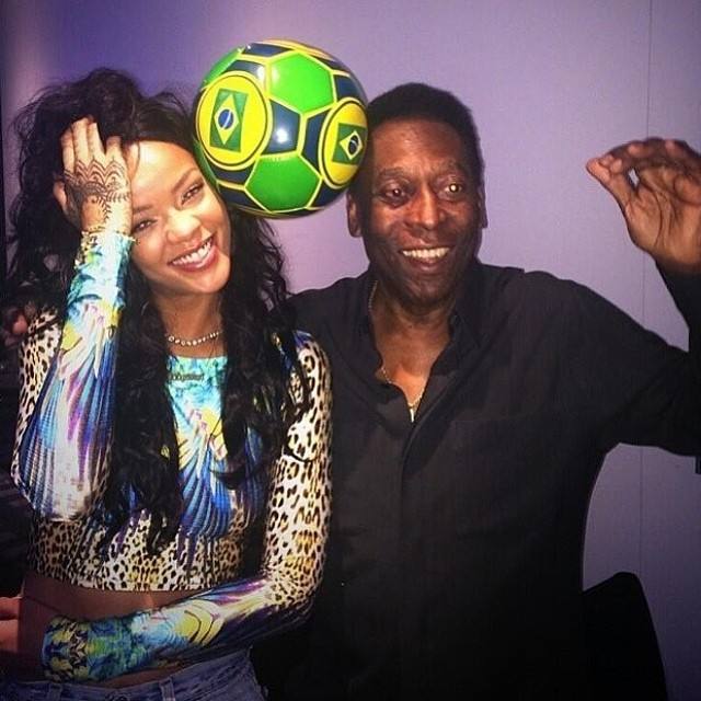 Rihanna en una divertida foto con el exfutbolista Pelé.