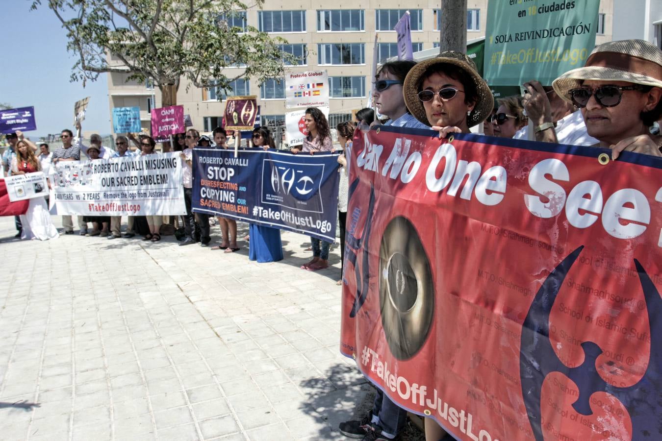 Musulmanes sufís protestan ante la OAMI