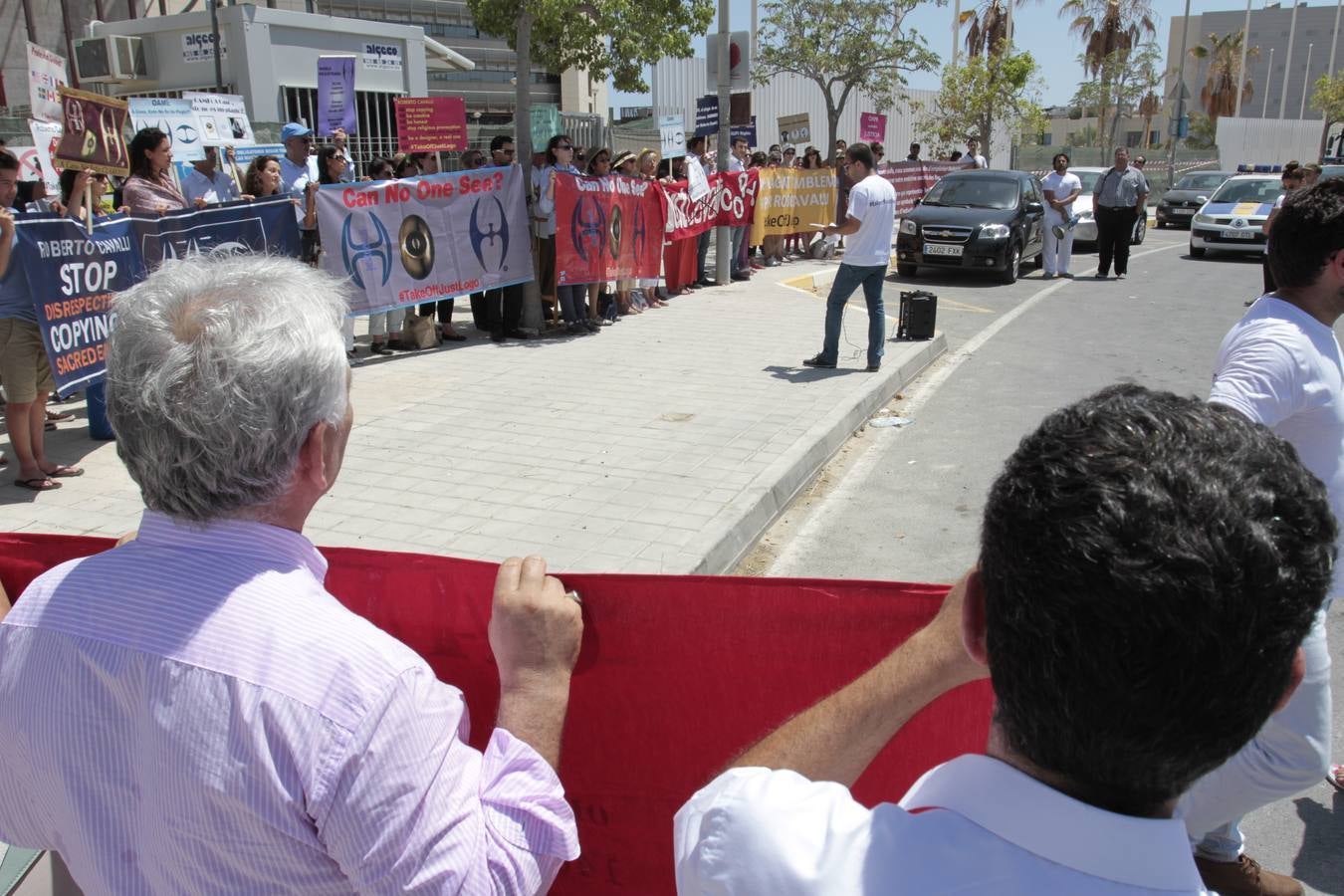 Musulmanes sufís protestan ante la OAMI