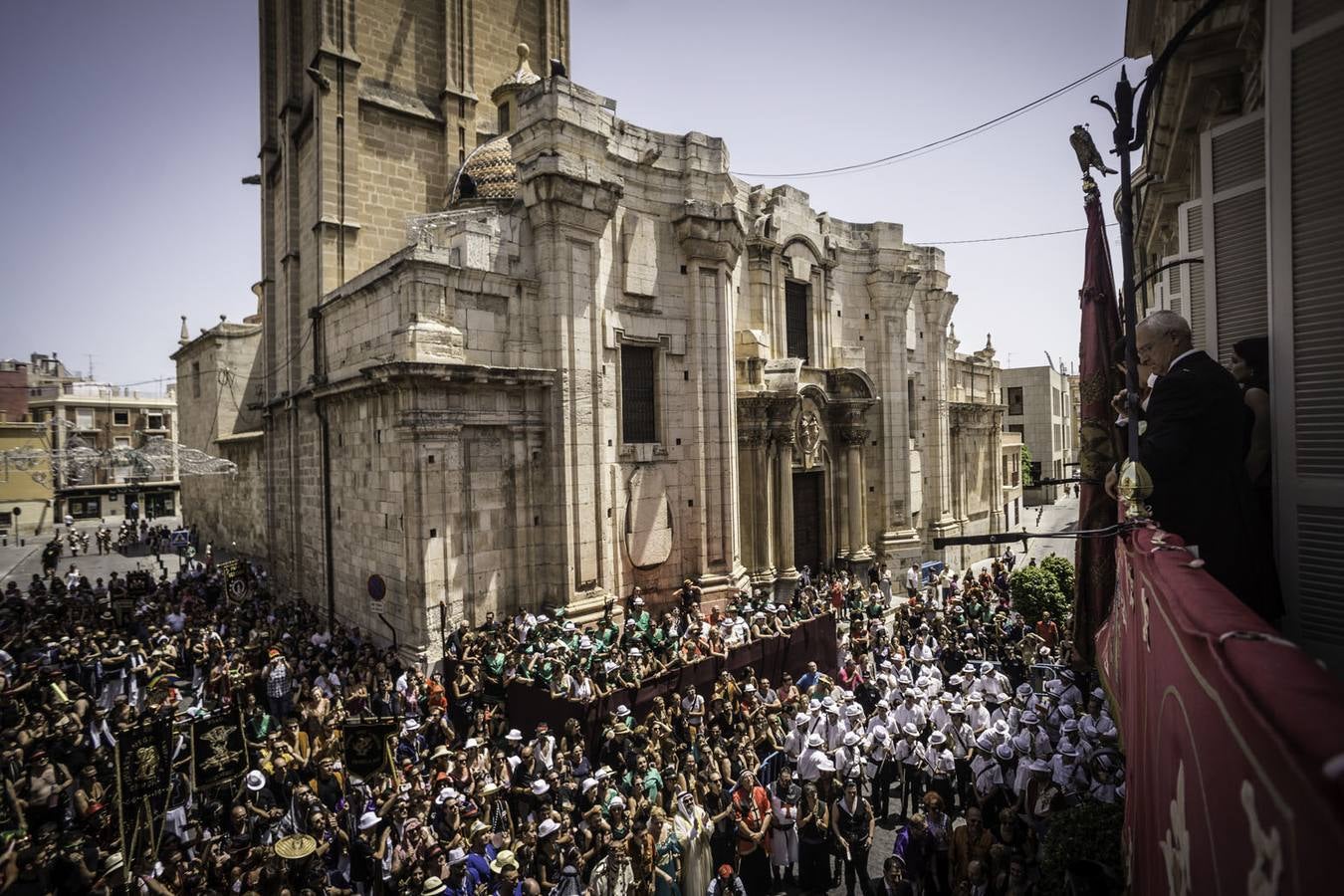 Desfile cívico presidido por la Gloriosa Enseña del Oriol