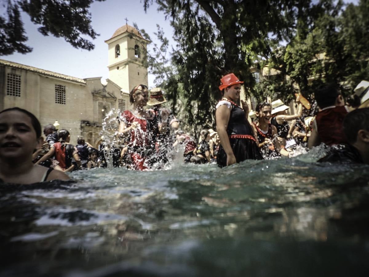 Desfile cívico presidido por la Gloriosa Enseña del Oriol