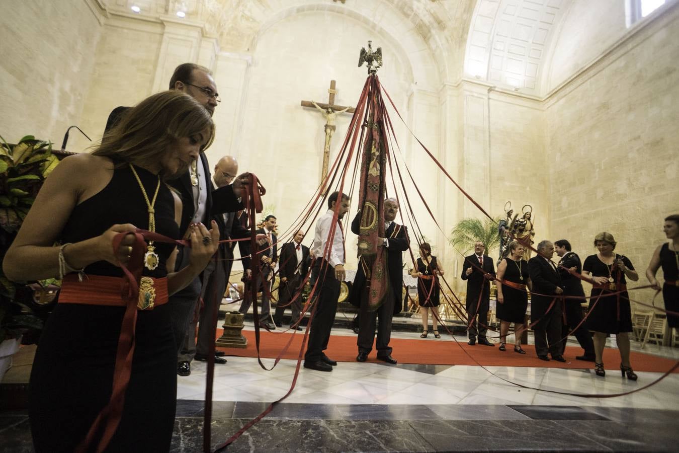 Desfile cívico presidido por la Gloriosa Enseña del Oriol