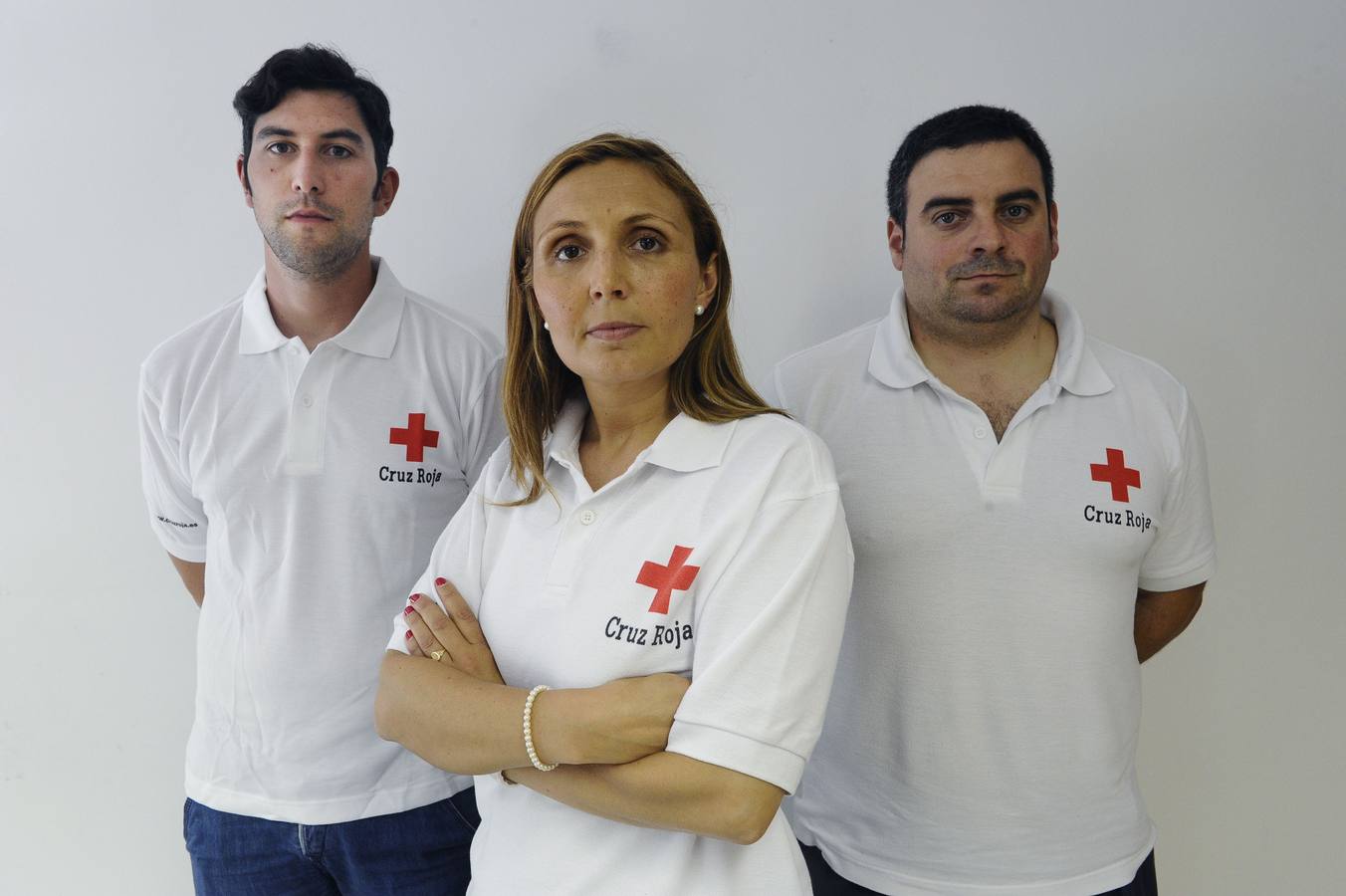 Daniel Fernández e Ismael Taboada trabajaron aquella noche en el lugar del siniestro. Carmen Reigía coordinó a los equipos de Cruz Roja de Galicia