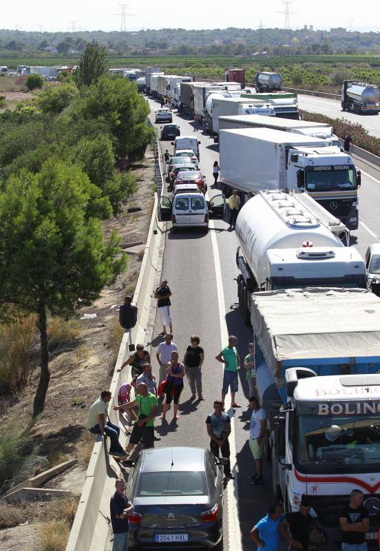 Vuelco de camión en la A7