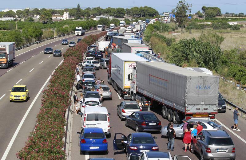 Vuelco de camión en la A7