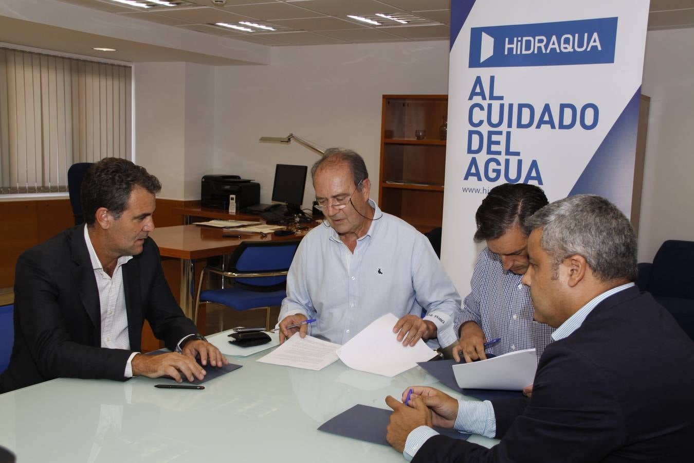 Firma del convenio entre Cáritas e Hidraqua