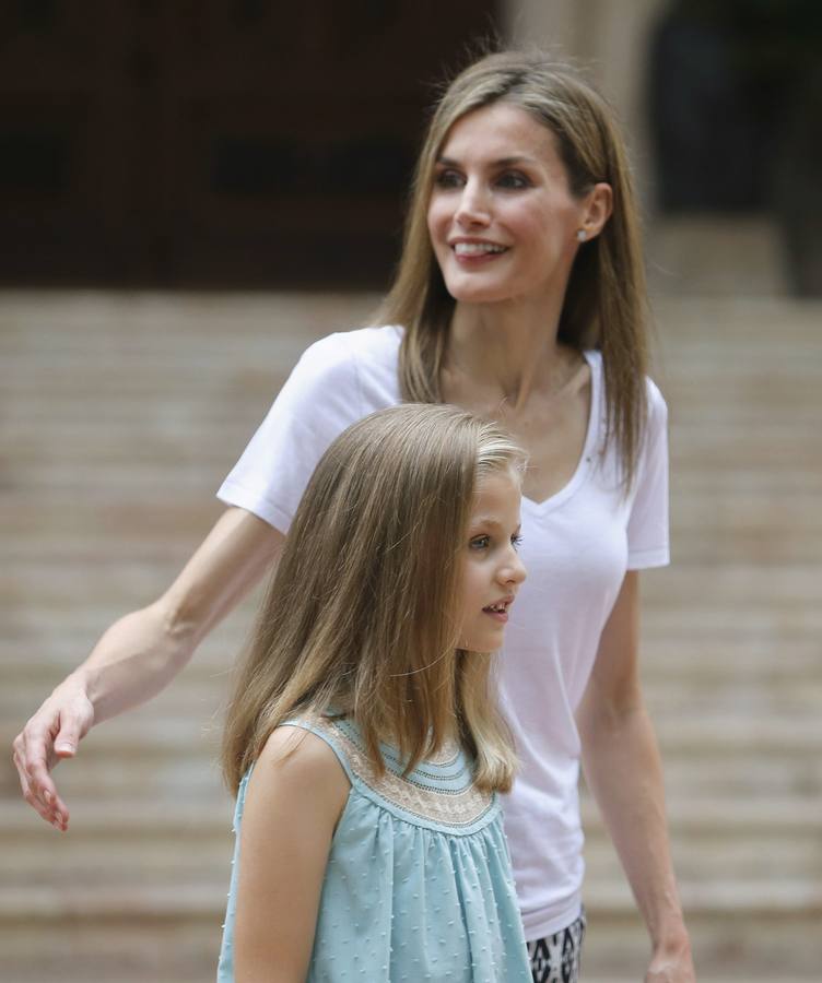 Felipe y Letizia posan por primera vez como Reyes en Marivent