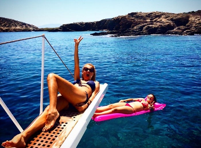 Paulina Rubio disfruta de sus vacaciones en Grecia