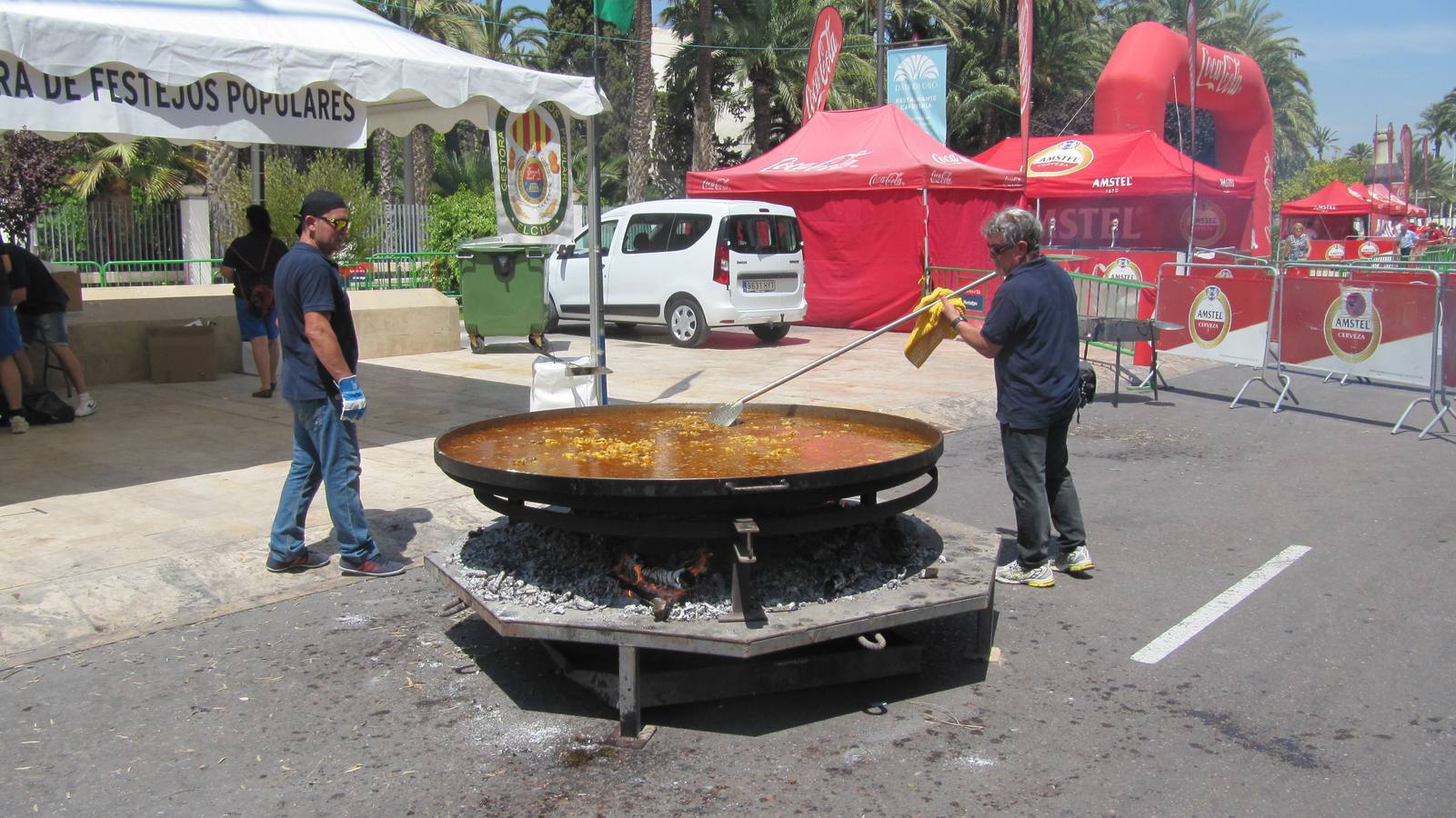 XXXVI Concurso de Arroz con Costra y Paella gigante en Elche