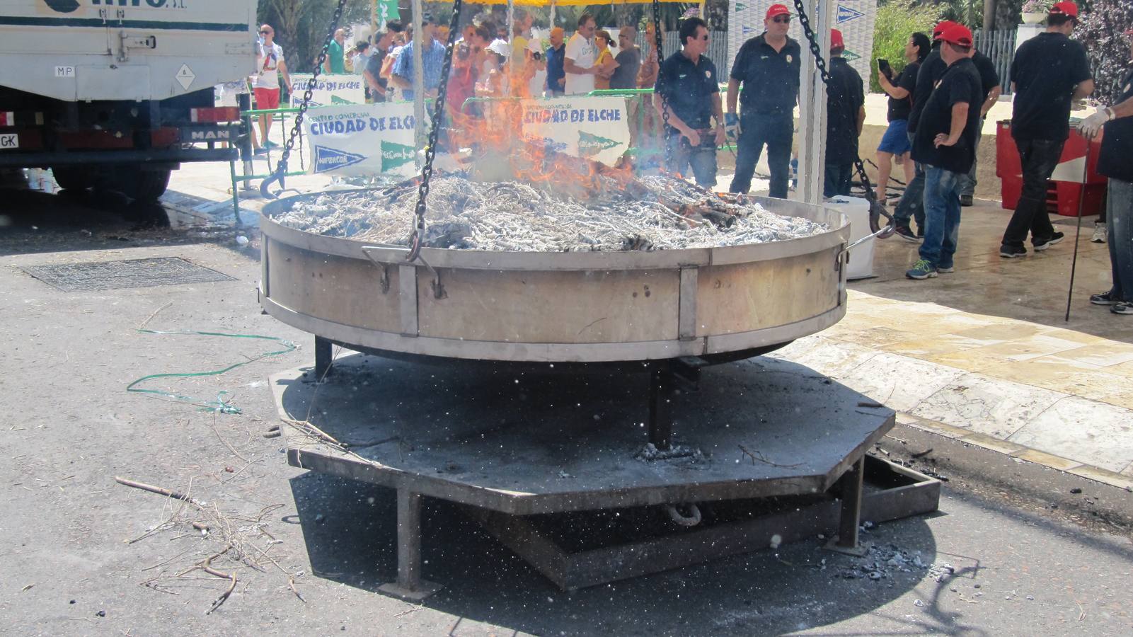 XXXVI Concurso de Arroz con Costra y Paella gigante en Elche