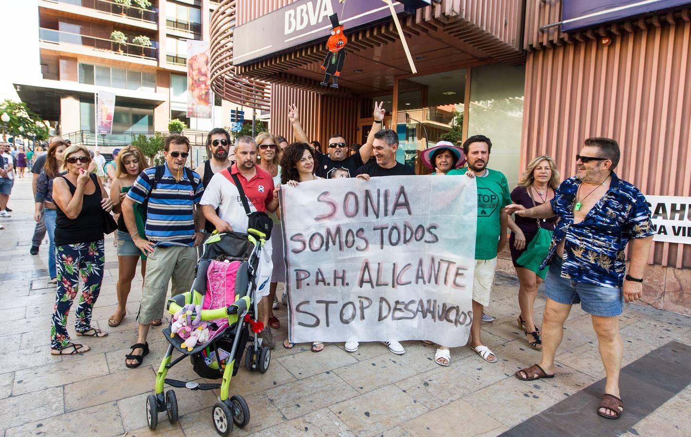 Protesta de Stop Desahucios Alicante en la Rambla