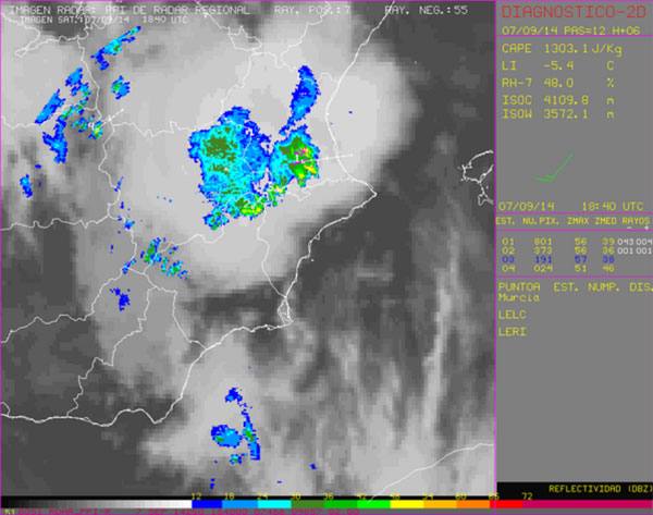 El radar de Murcia capta a las 20:47 horas la tormenta, que entra por el suroeste de la provincia de Valencia. Irá desplazándose hacia la costa y después, hacia el norte de la Comunitat.