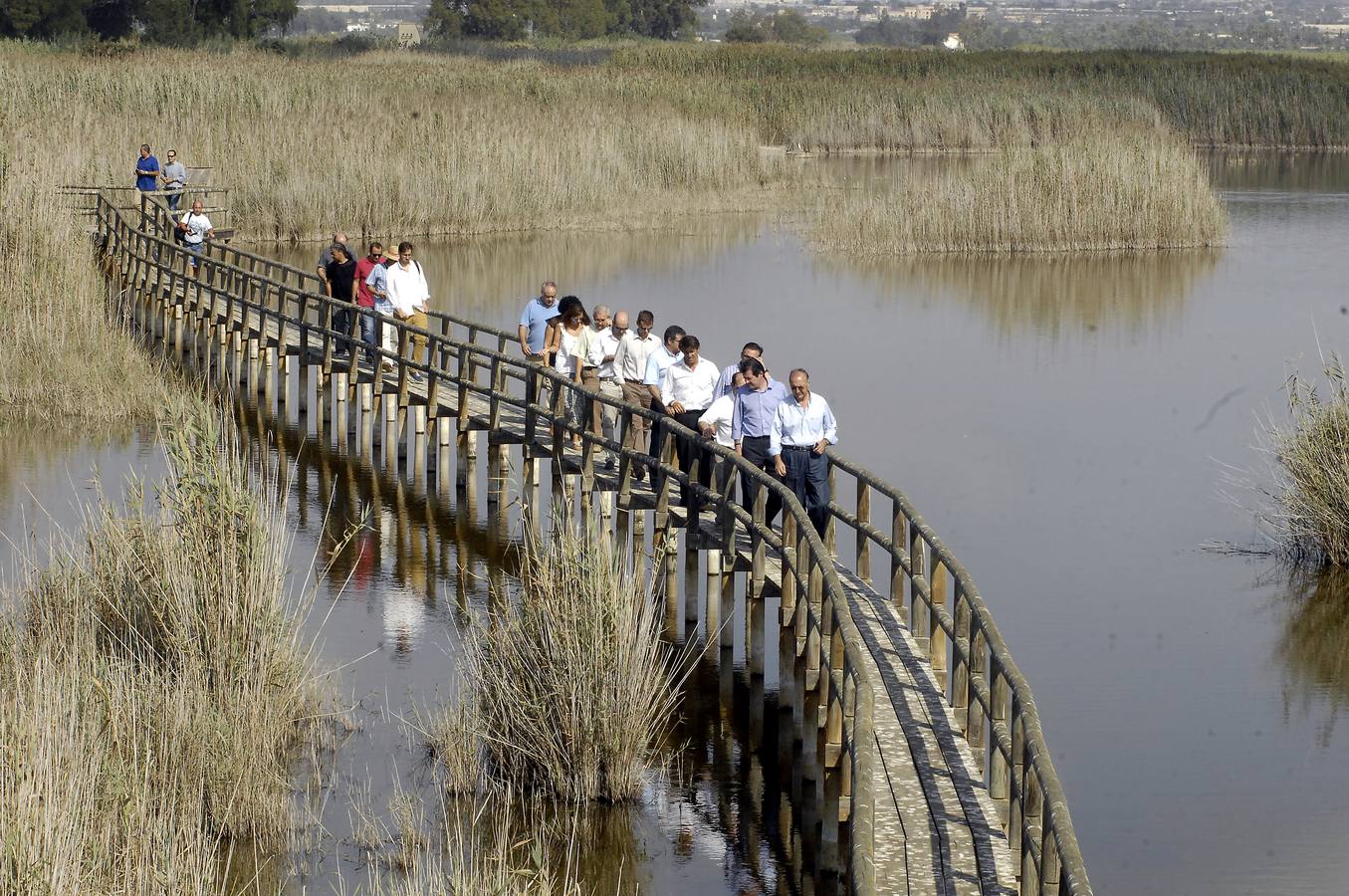 Reunión de los regantes con Císcar en el Parque Natural de El Hondo