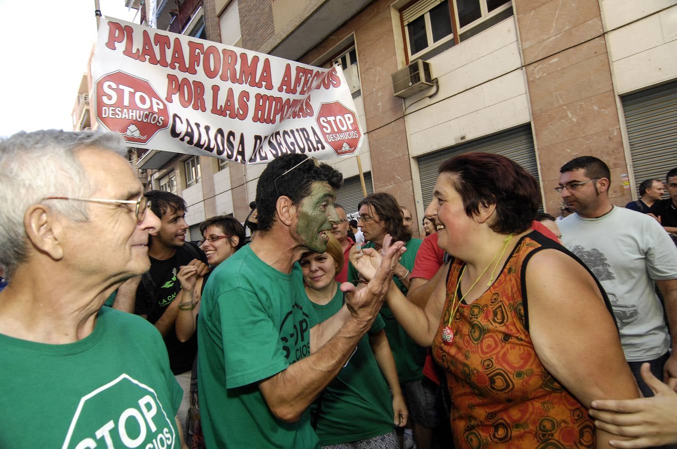 Aplazan tres meses el desahucio de una mujer en Elche