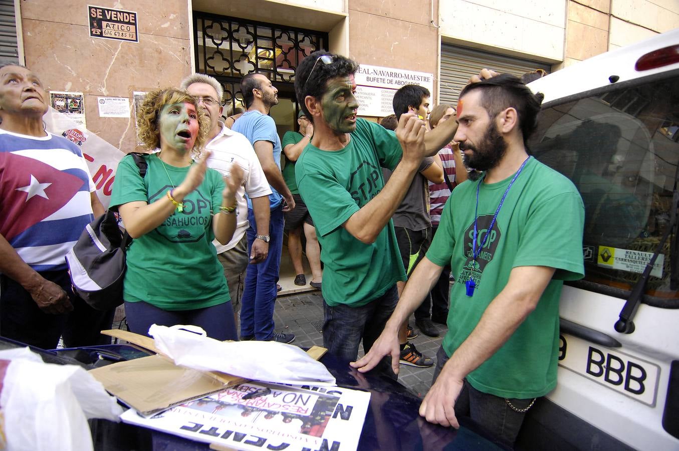 Aplazan tres meses el desahucio de una mujer en Elche