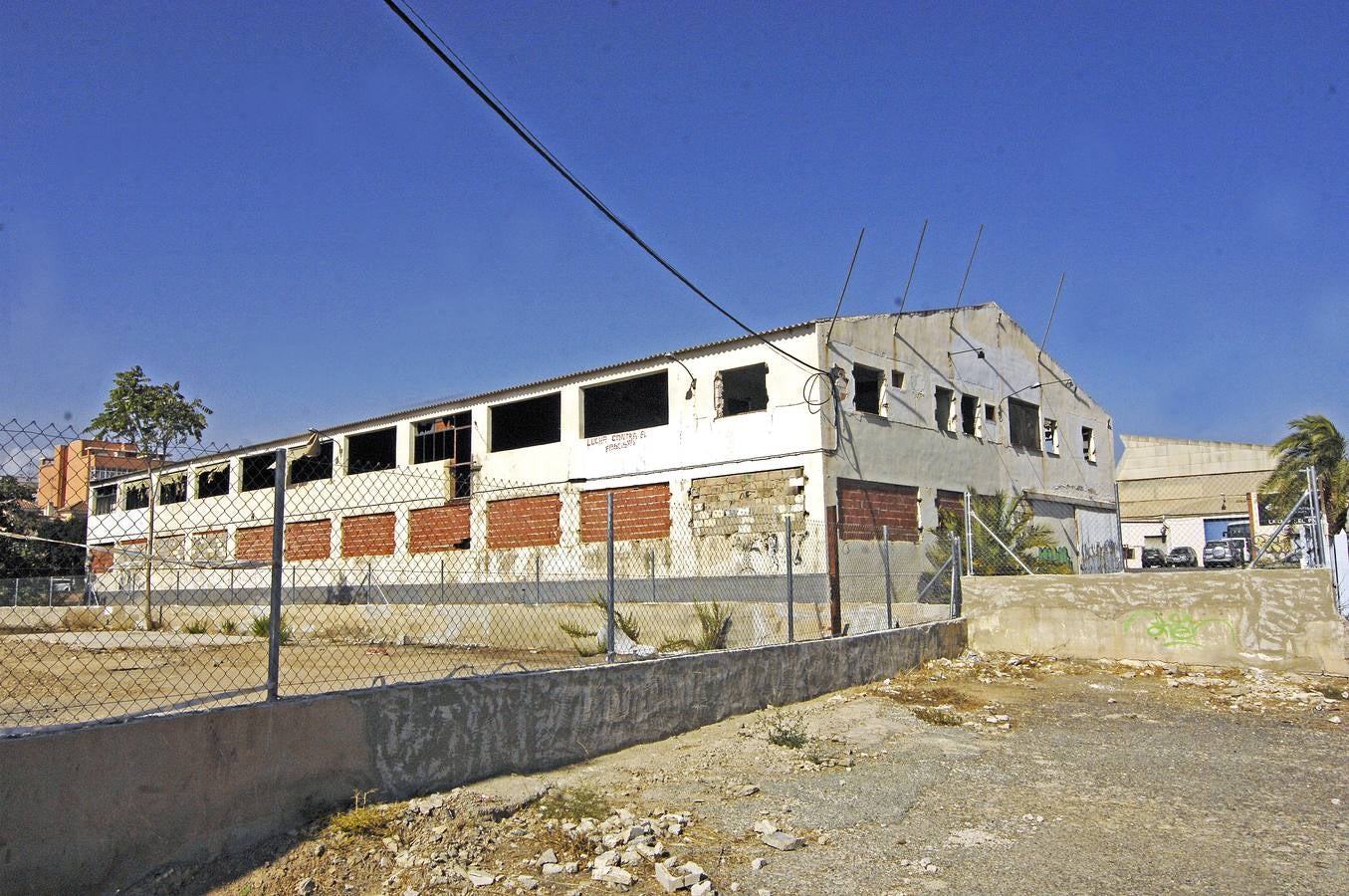 Solares y naves abandonas en Elche