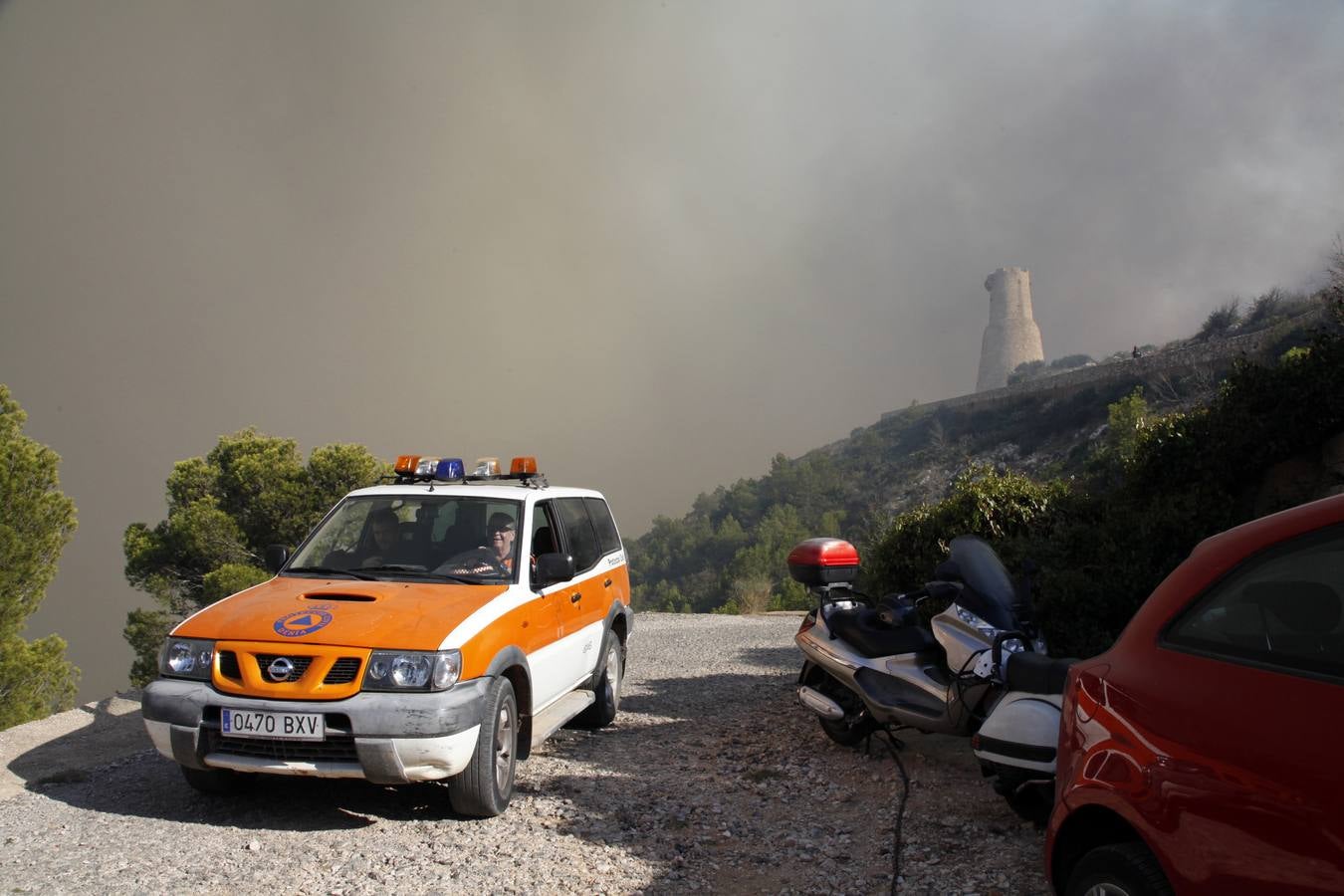 Un incendio en Xàbia y Dénia quema el Montgó y obliga a desalojar casas