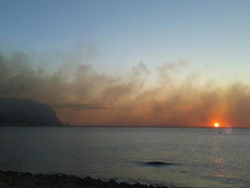 El rastro que ha dejado el incendio en el Montgó