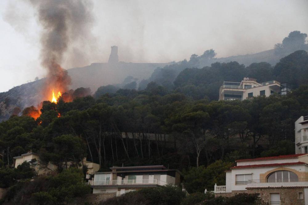 El rastro que ha dejado el incendio en el Montgó