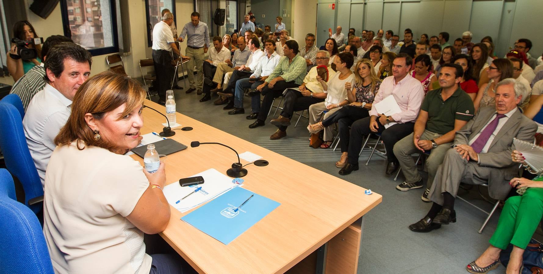 Bonig y Císcar visitan la sede del PP en Alicante