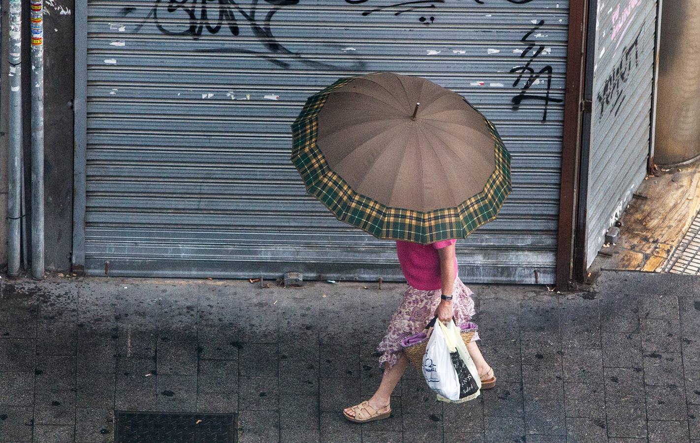 La lluvia se deja ver en Alicante