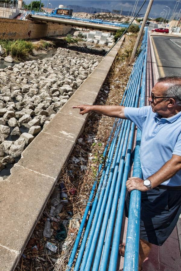 El PSPV denuncia aguas fecales y peces muertos en el Barranco de las Ovejas