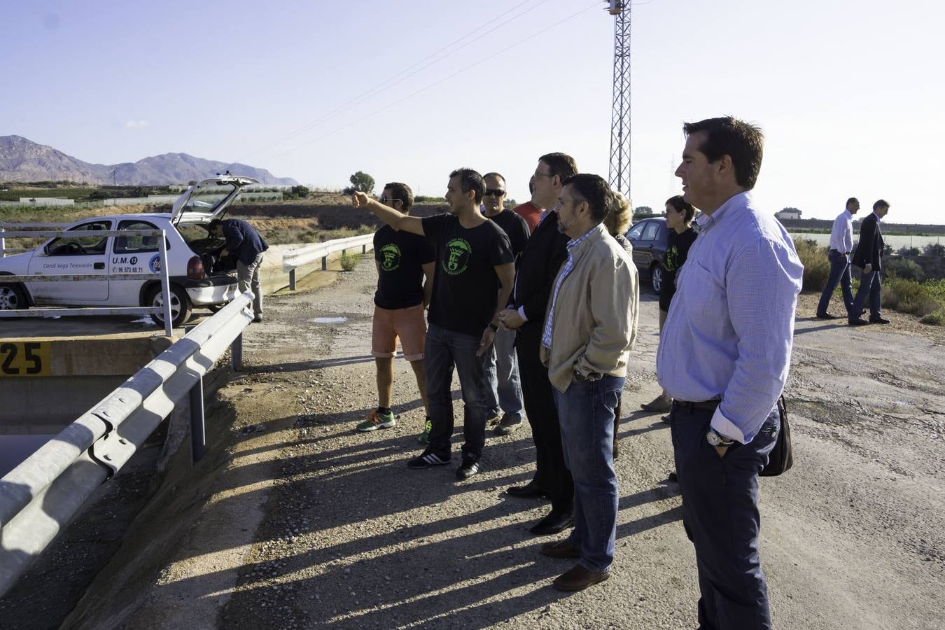 Ximo Puig visita los terrenos del futuro macrovertedero en Albatera