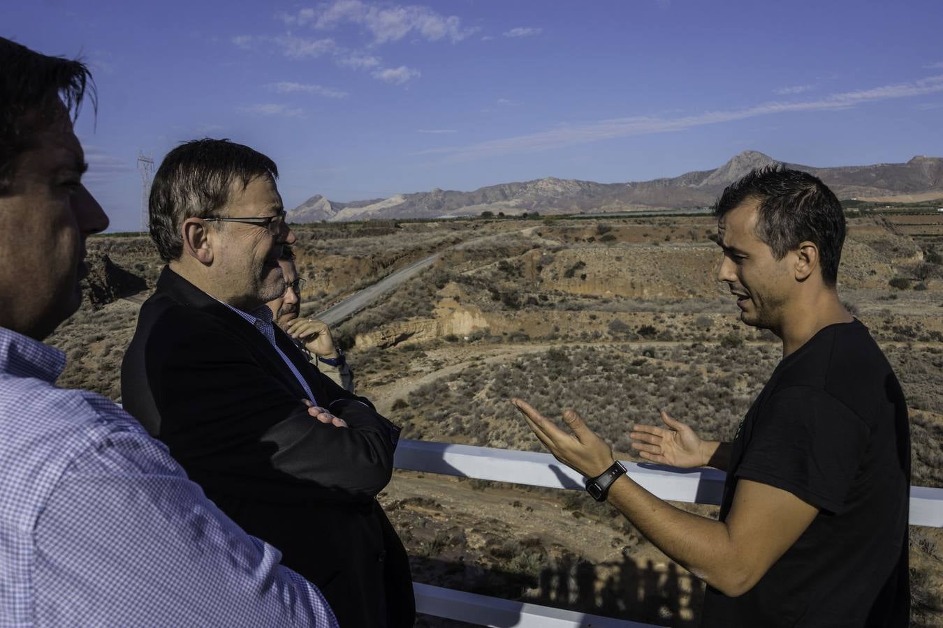 Ximo Puig visita los terrenos del futuro macrovertedero en Albatera