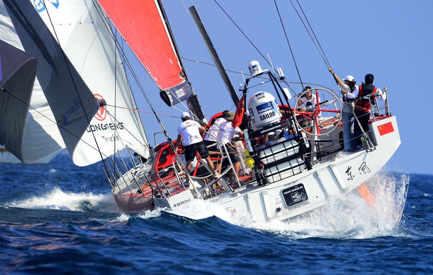 Vistosa regata costera y gran ambiente en Alicante para calentar la Volvo Ocean Race