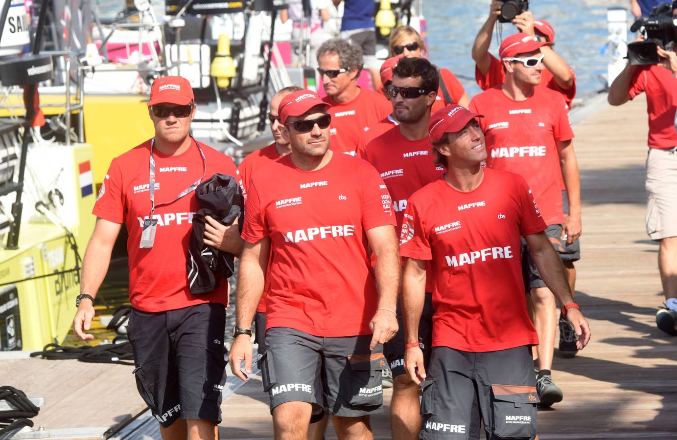 Vistosa regata costera y gran ambiente en Alicante para calentar la Volvo Ocean Race