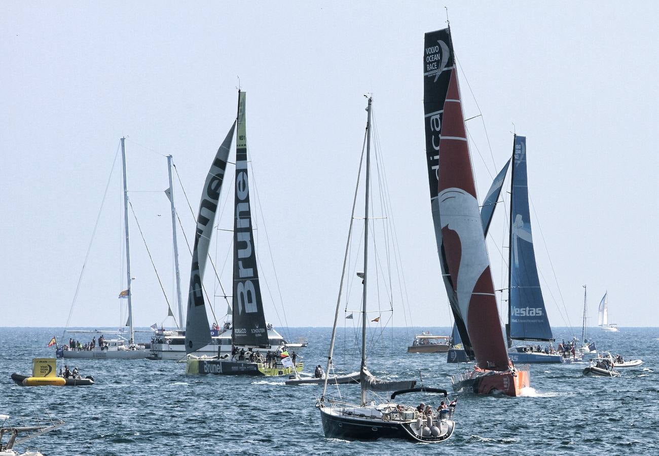 Vistosa regata costera y gran ambiente en Alicante para calentar la Volvo Ocean Race