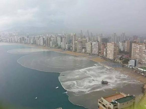 Una tormenta colapsa Benidorm el primer fin de semana de octubre