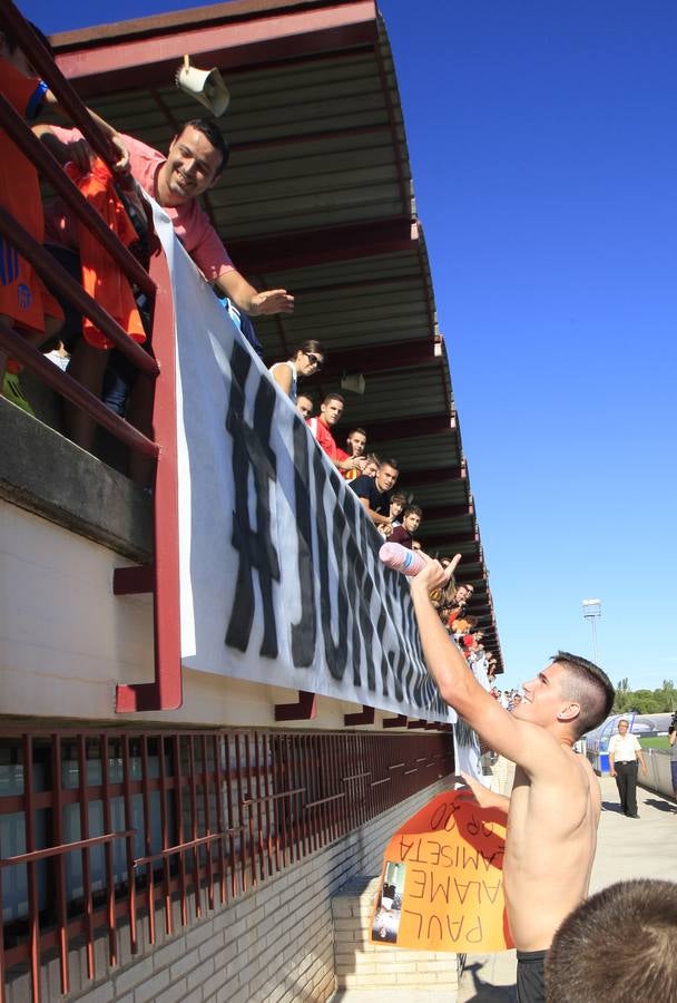 Más de 2.000 aficionados acuden al entrenamiento del Valencia en Paterna