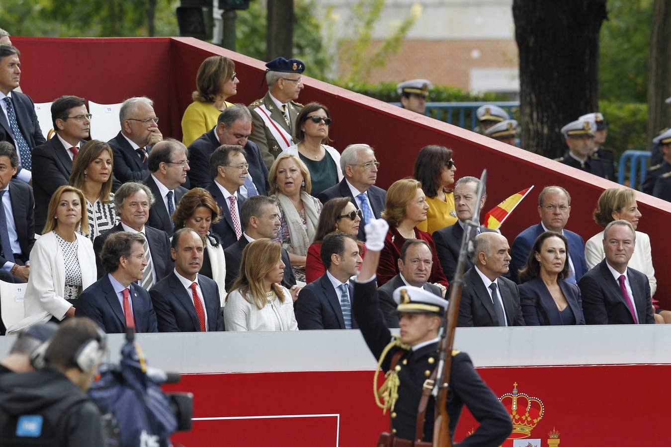 Los Reyes presiden su primer desfile de la Fiesta Nacional