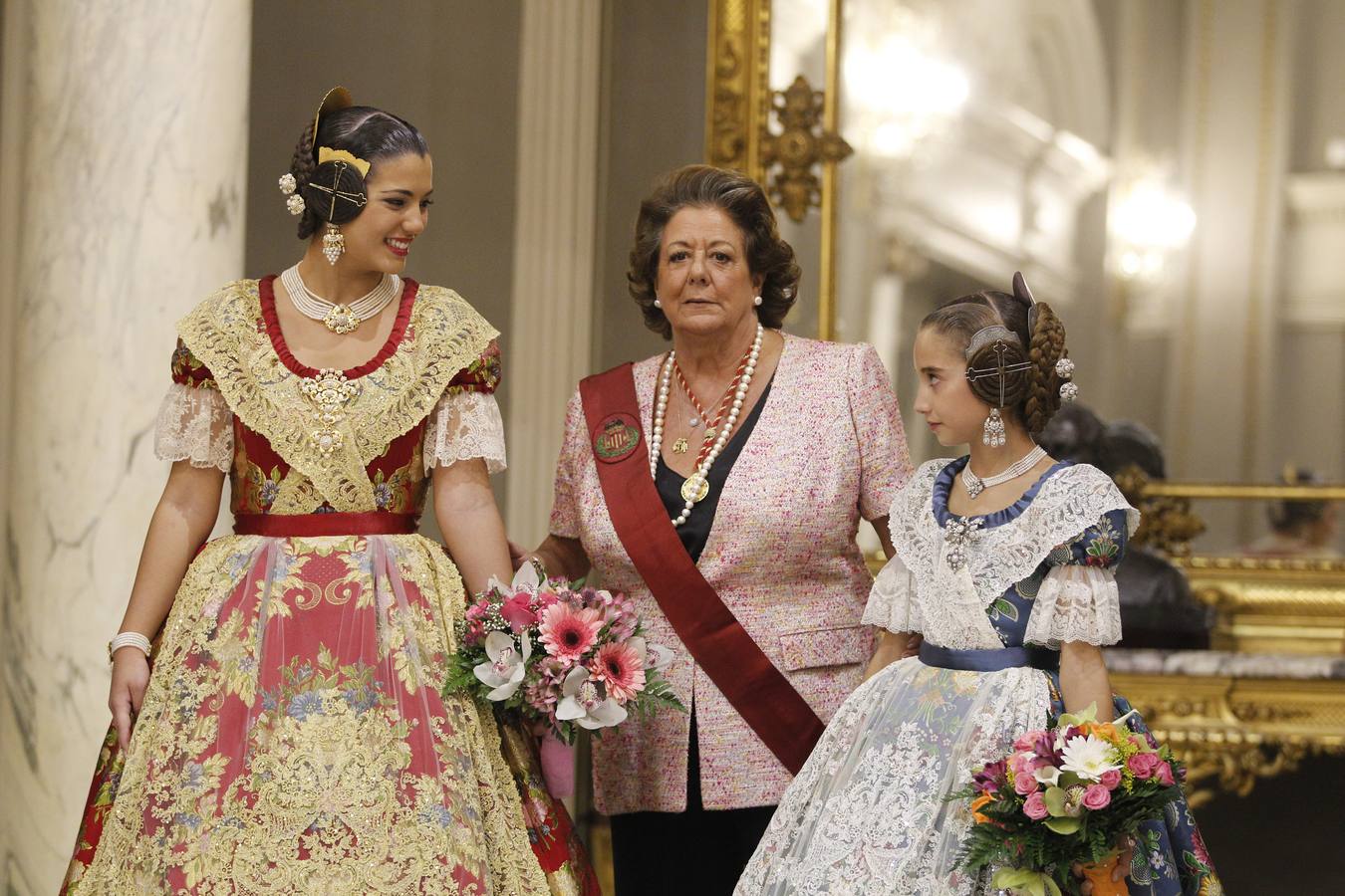 Proclamación de Estefanía López y María Donderis como falleras mayores de Valencia 2015