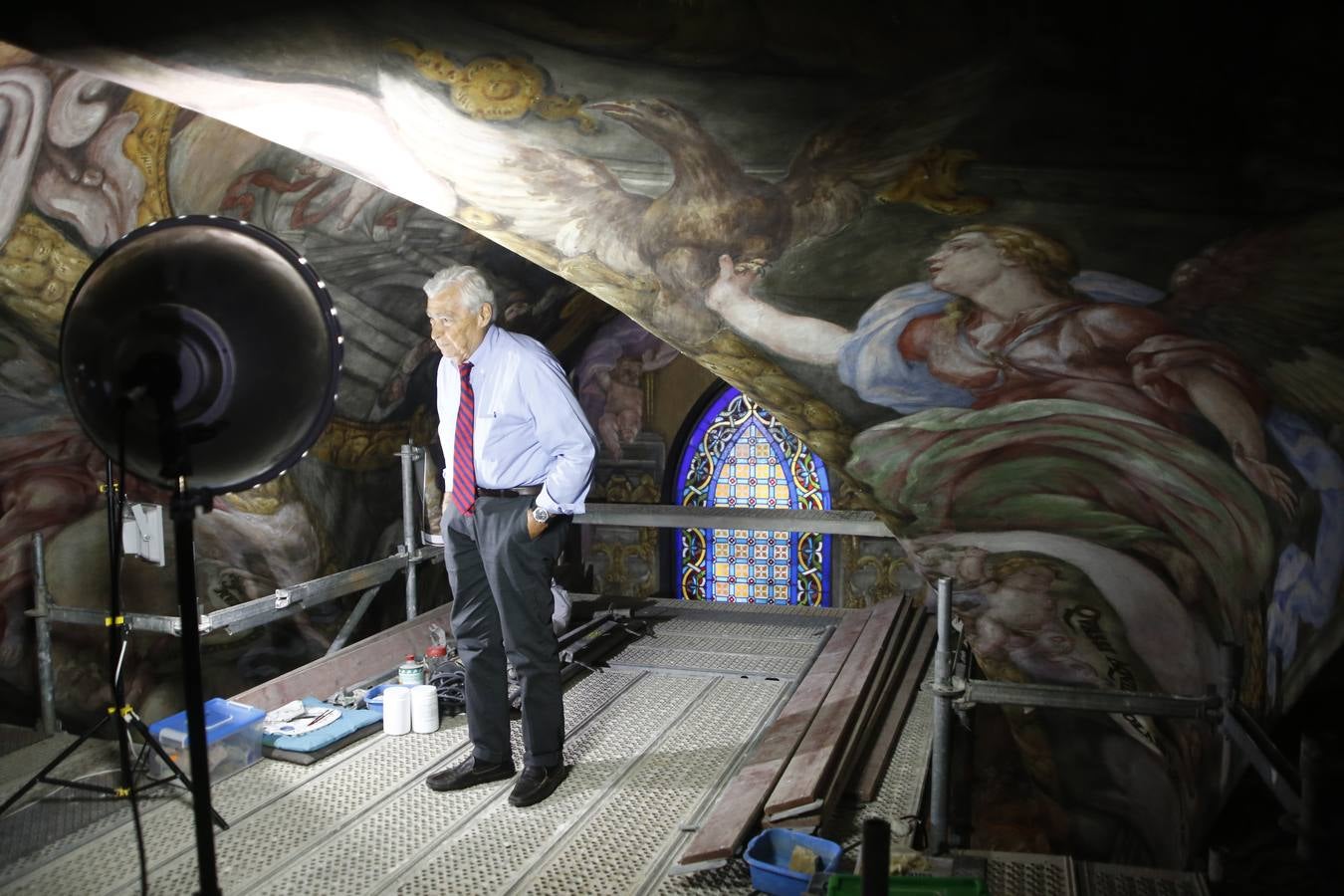 El restaurador de la Capilla Sixtina visita las obras de los frescos de San Nicolás