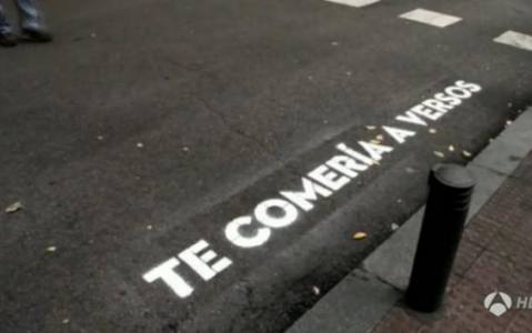 Pasos de cebra con mensaje