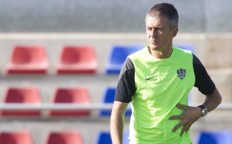 Primer entrenamiento del Levante con Lucas Alcaraz