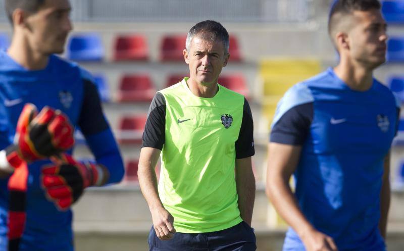 Primer entrenamiento del Levante con Lucas Alcaraz