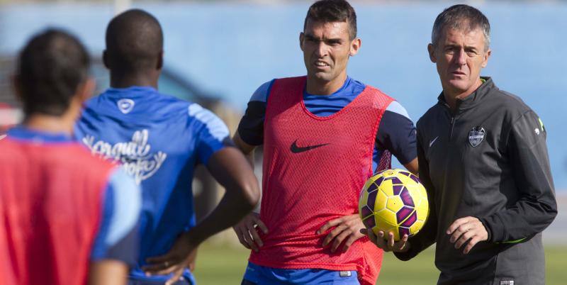 Primer entrenamiento del Levante con Lucas Alcaraz