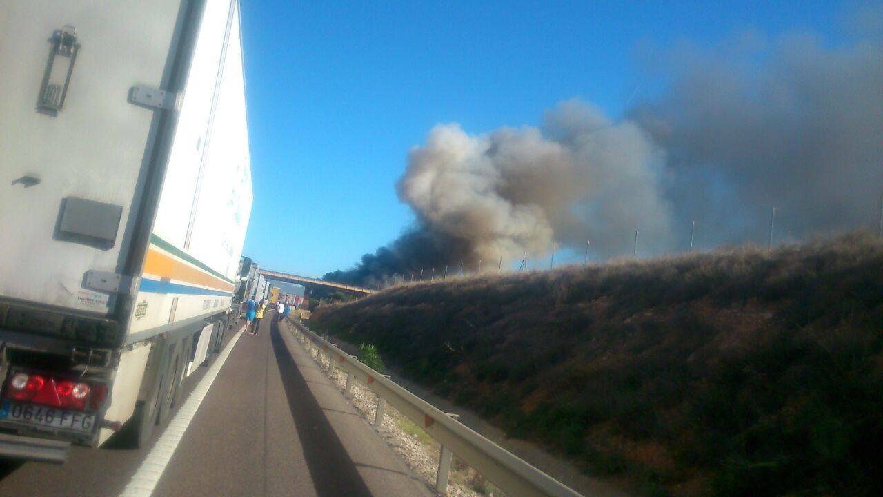 Incendio de un camión en la A-7