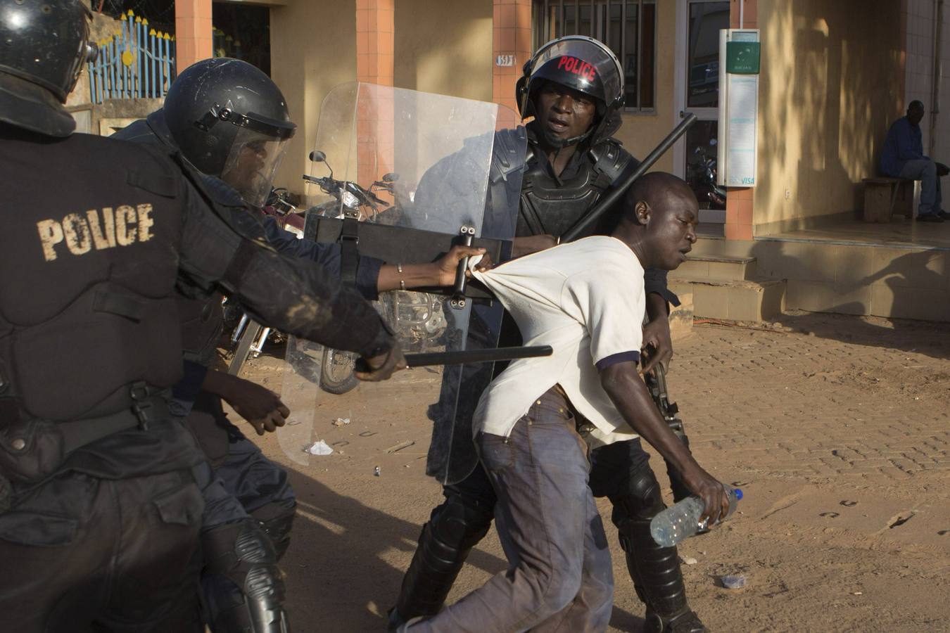 Protestas en Burkina Faso tras instaurarse un gobierno de transición