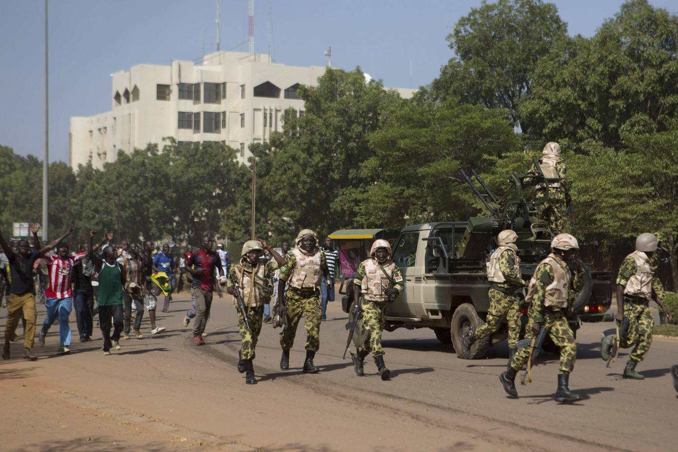 Protestas en Burkina Faso tras instaurarse un gobierno de transición