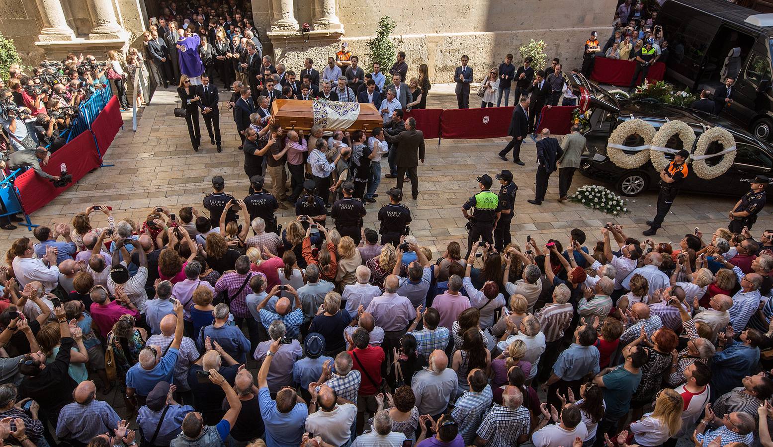 El coso abre sus puertas para la última vuelta al ruedo de Manzanares